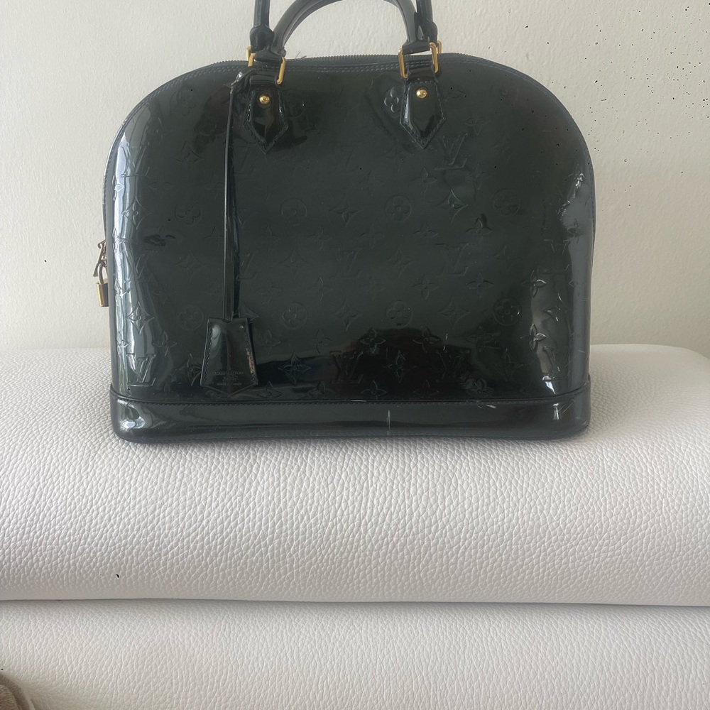 Louis Vuitton Alma GM Vernis Patent Leather Bag With Lock & Keys Full Set - Picture 5 of 15